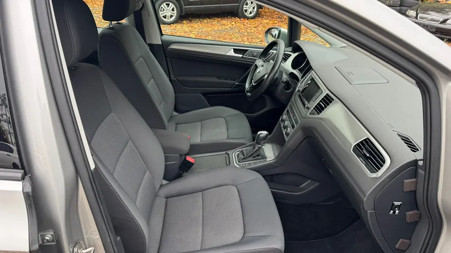 VOLKSWAGEN Golf Sportsvan -