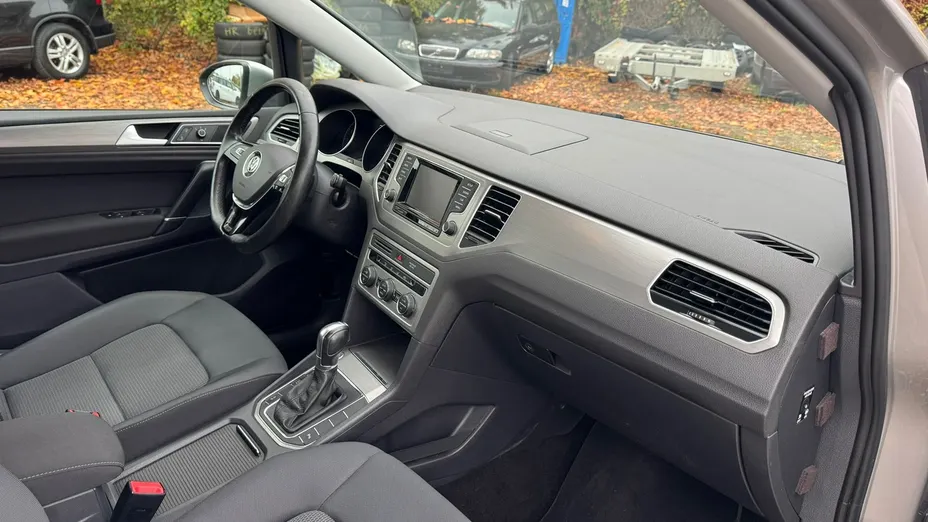 VOLKSWAGEN Golf Sportsvan -