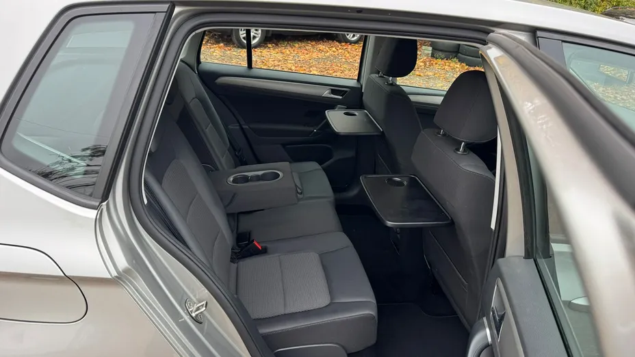 VOLKSWAGEN Golf Sportsvan -