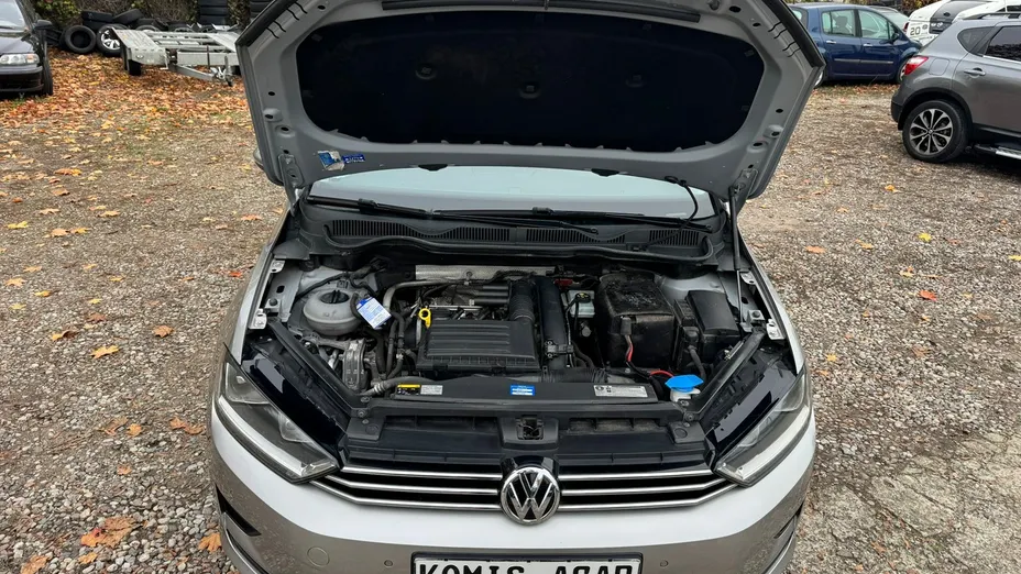 VOLKSWAGEN Golf Sportsvan -