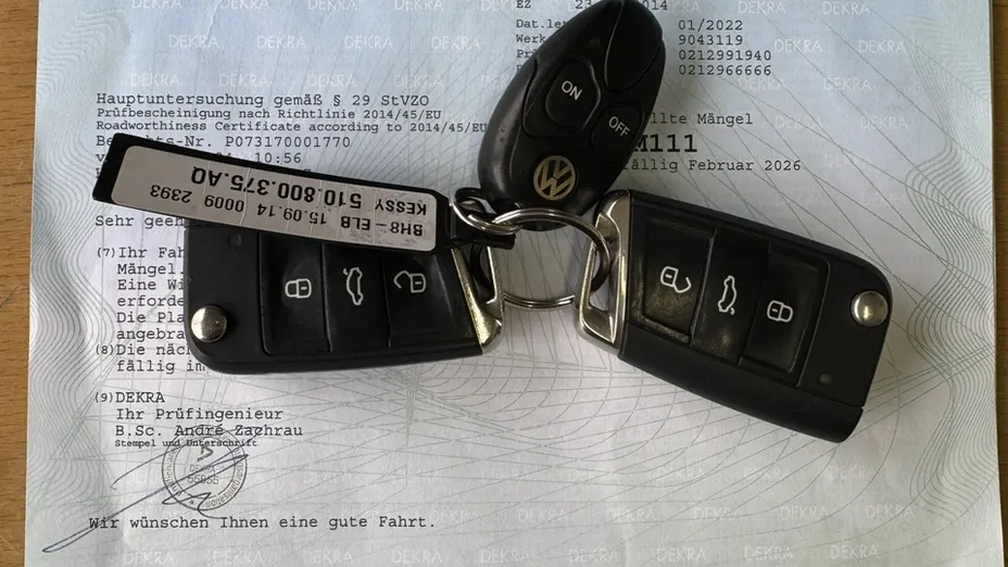 VOLKSWAGEN Golf Sportsvan -