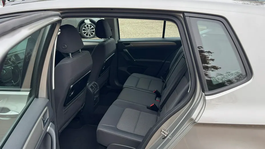 VOLKSWAGEN Golf Sportsvan -