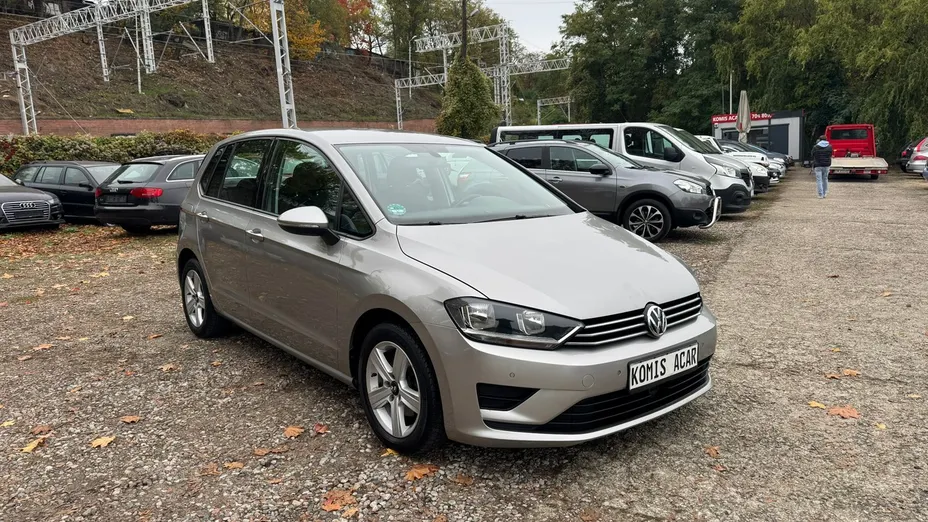 VOLKSWAGEN Golf Sportsvan -