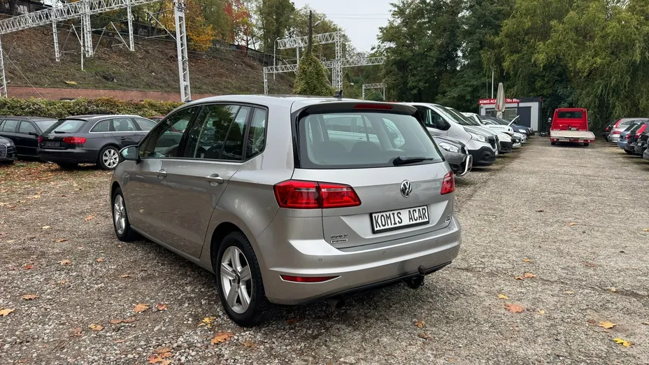 VOLKSWAGEN Golf Sportsvan -