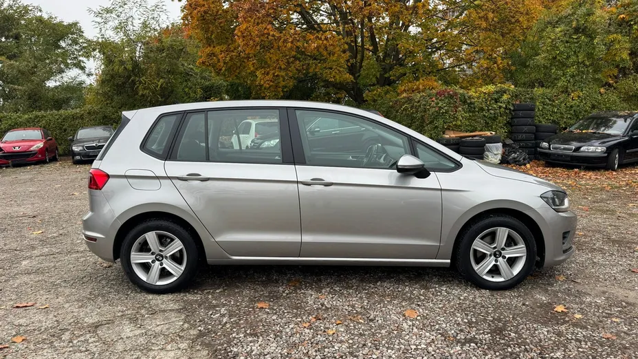 VOLKSWAGEN Golf Sportsvan -