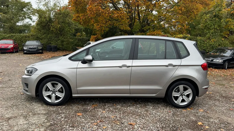 VOLKSWAGEN Golf Sportsvan -