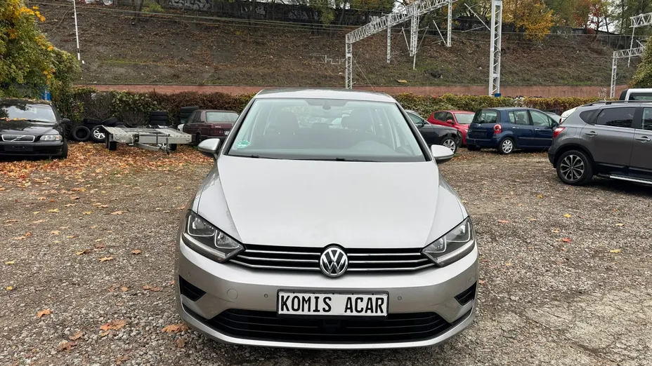VOLKSWAGEN Golf Sportsvan -