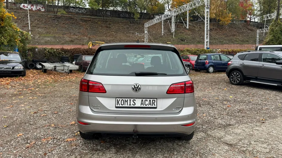 VOLKSWAGEN Golf Sportsvan -