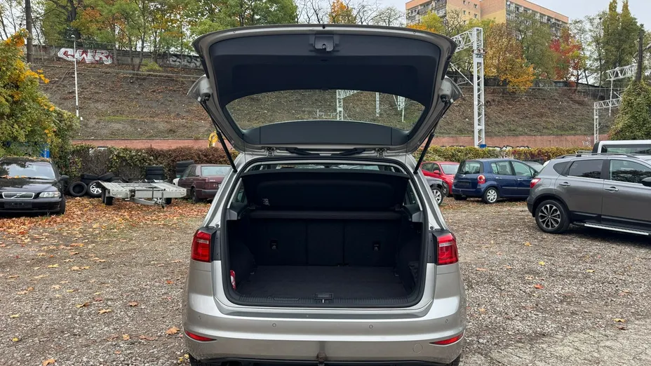VOLKSWAGEN Golf Sportsvan -