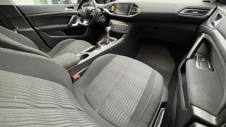 PEUGEOT 308 -