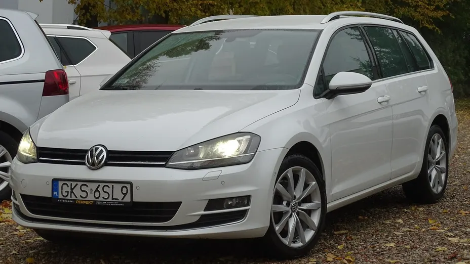 VOLKSWAGEN Golf -