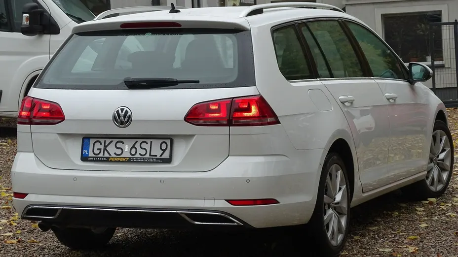 VOLKSWAGEN Golf -