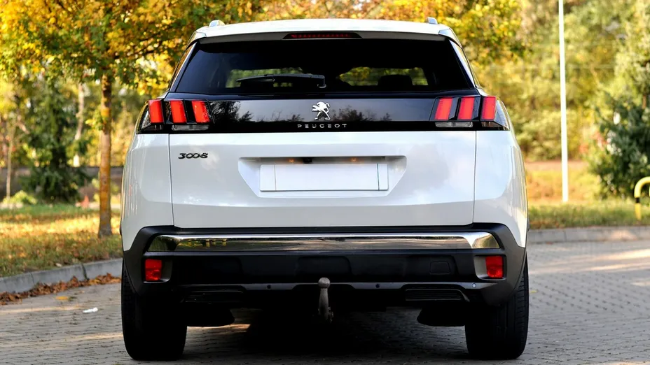 PEUGEOT 3008 -