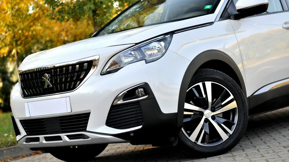 PEUGEOT 3008 -