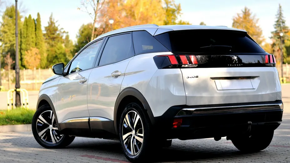 PEUGEOT 3008 -