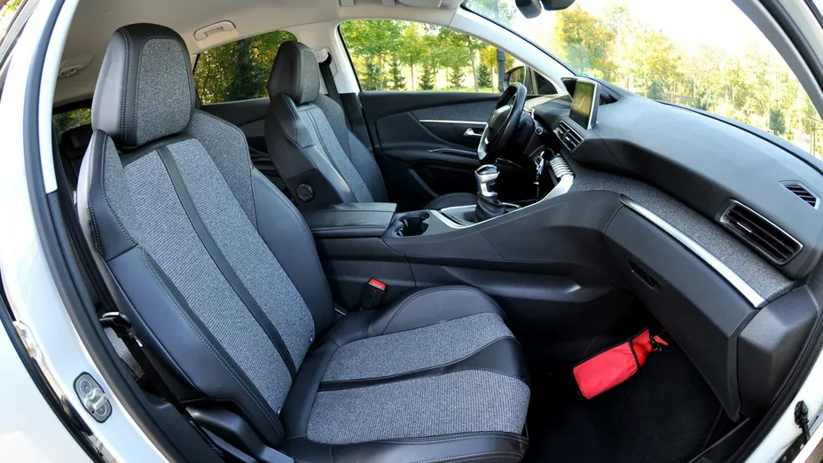 PEUGEOT 3008 -