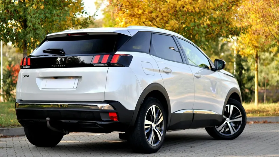 PEUGEOT 3008 -
