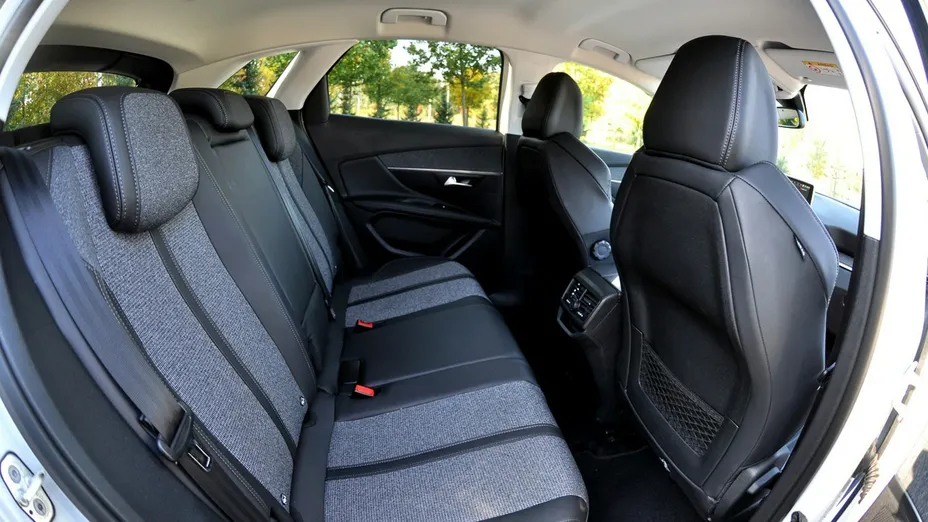 PEUGEOT 3008 -