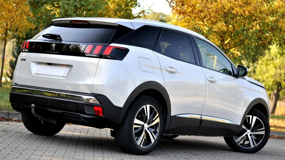 PEUGEOT 3008 -