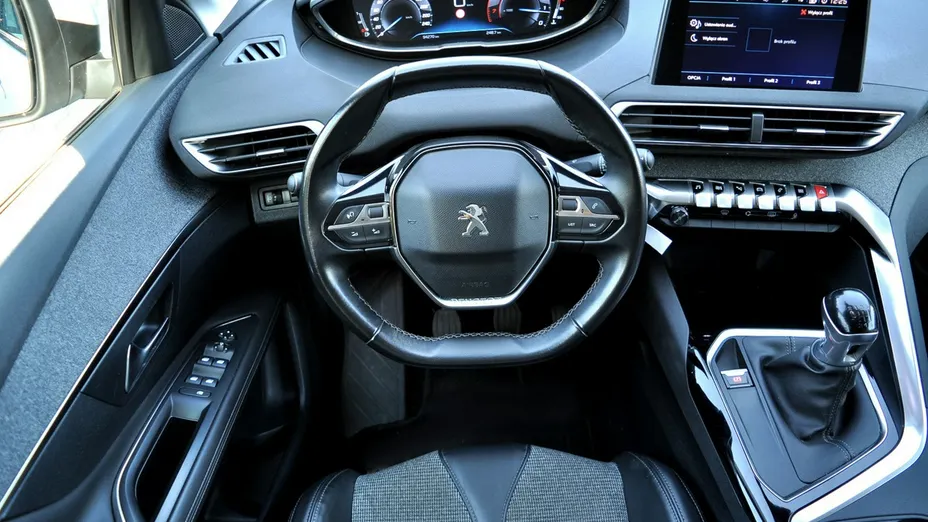 PEUGEOT 3008 -