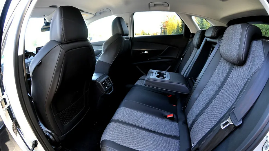 PEUGEOT 3008 -