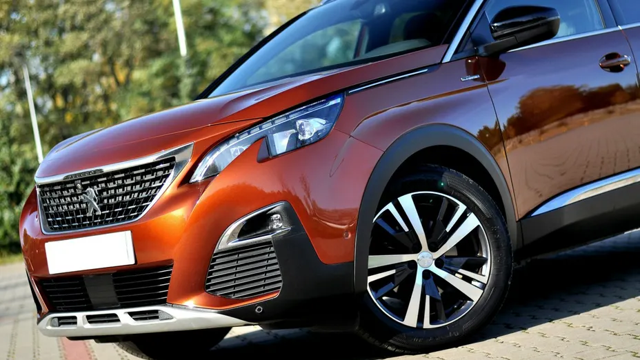 PEUGEOT 3008 -