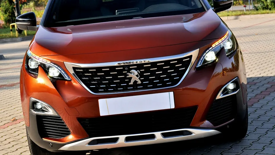 PEUGEOT 3008 -