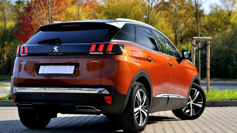 PEUGEOT 3008 -