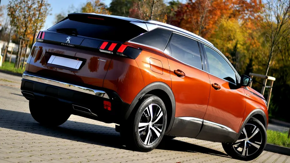 PEUGEOT 3008 -