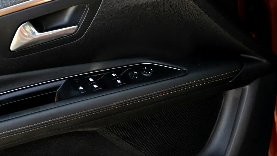 PEUGEOT 3008 -