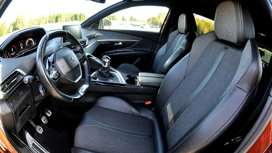 PEUGEOT 3008 -