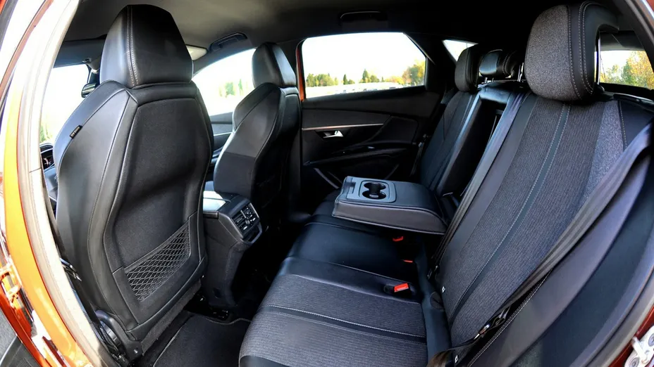 PEUGEOT 3008 -