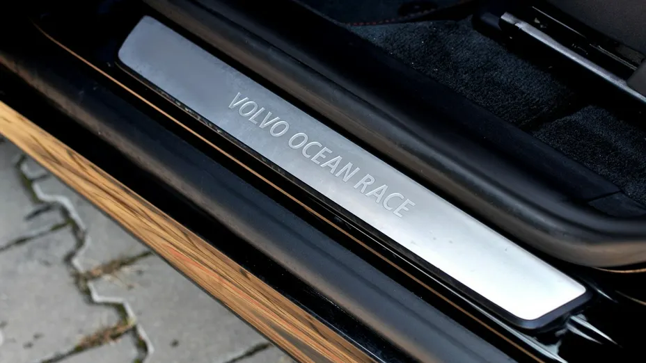 VOLVO XC60 -