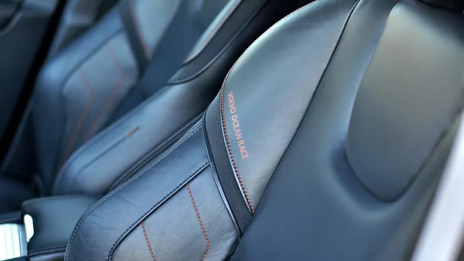VOLVO XC60 -