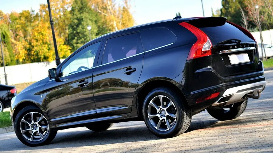 VOLVO XC60 -