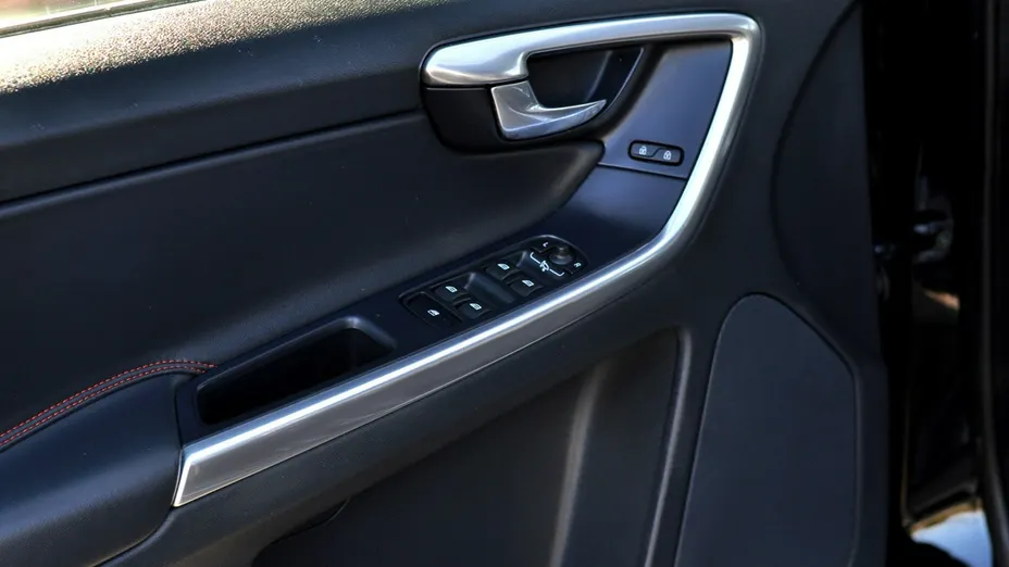 VOLVO XC60 -