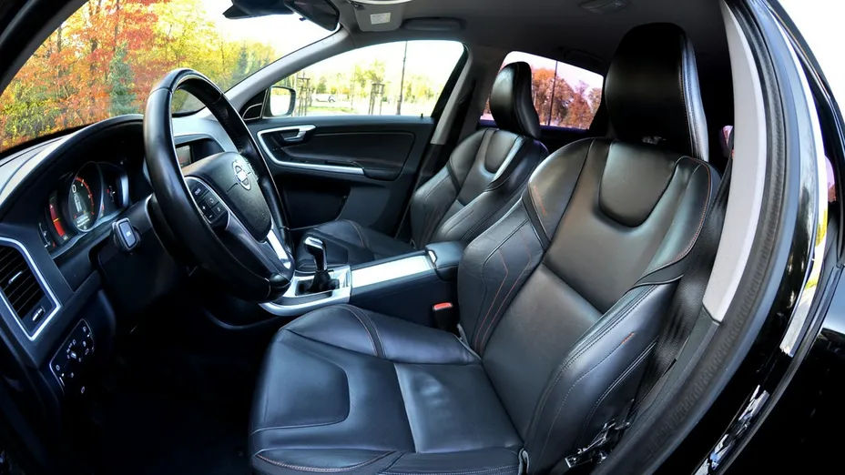 VOLVO XC60 -