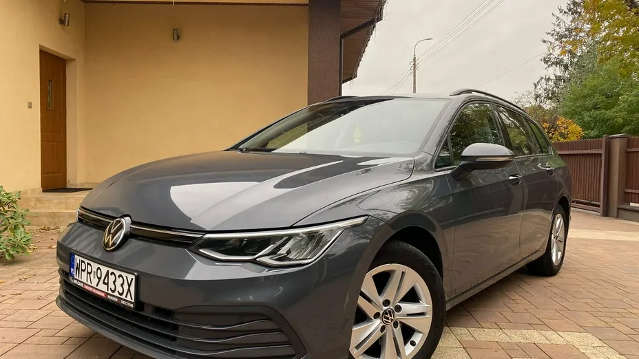 VOLKSWAGEN Golf -