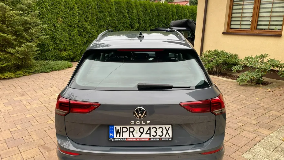 VOLKSWAGEN Golf -