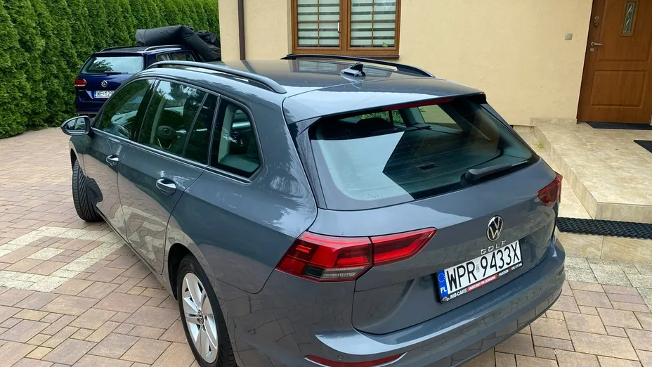 VOLKSWAGEN Golf -