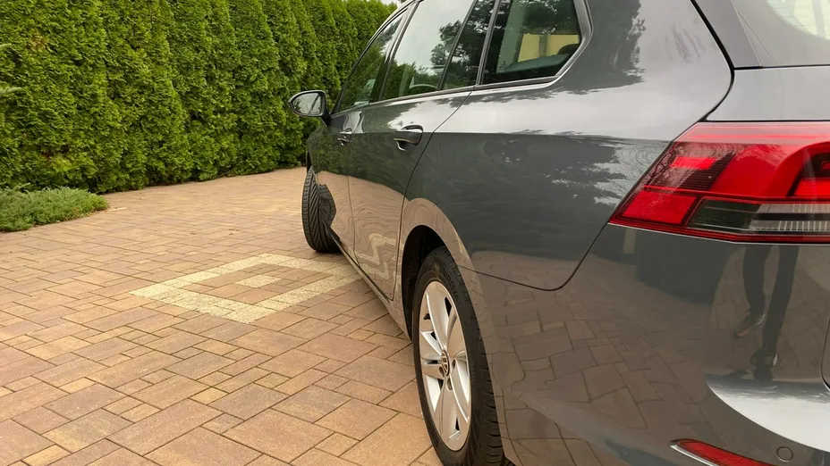VOLKSWAGEN Golf -