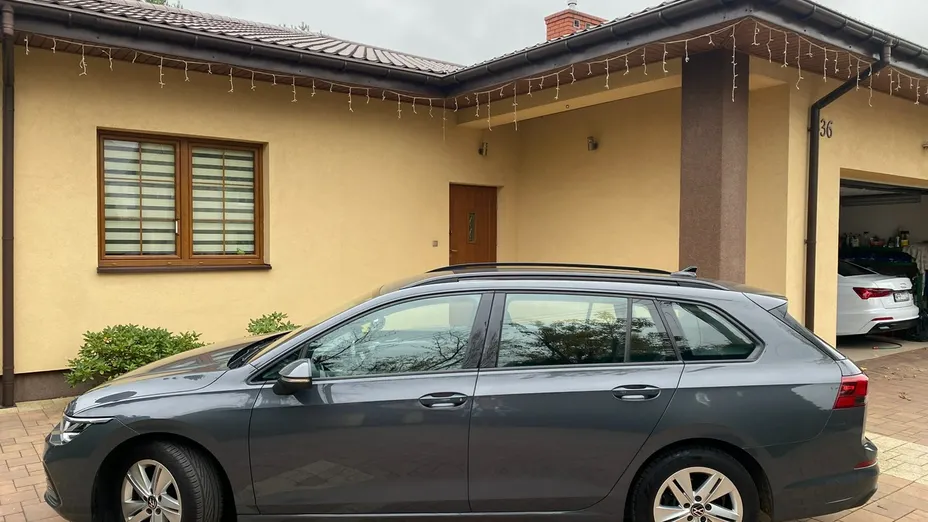 VOLKSWAGEN Golf -