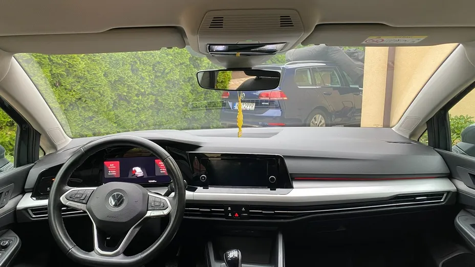 VOLKSWAGEN Golf -