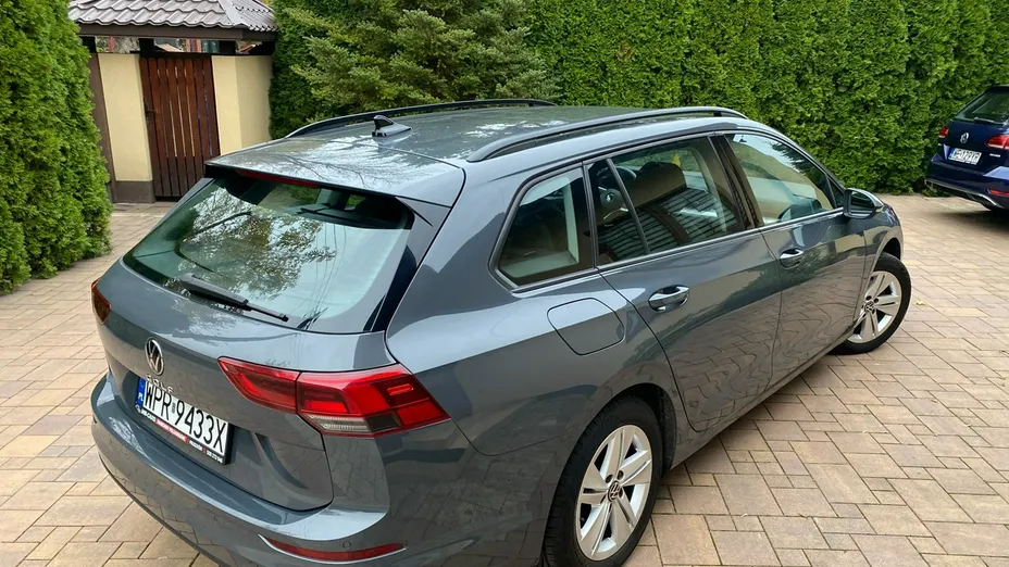 VOLKSWAGEN Golf -