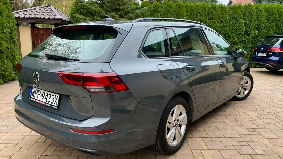 VOLKSWAGEN Golf -