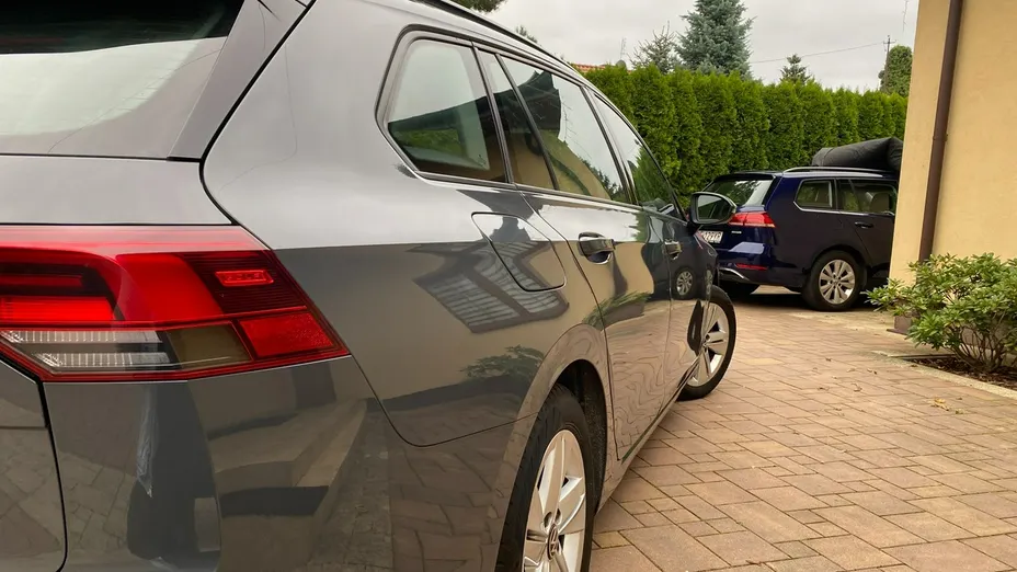 VOLKSWAGEN Golf -