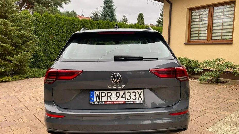 VOLKSWAGEN Golf -