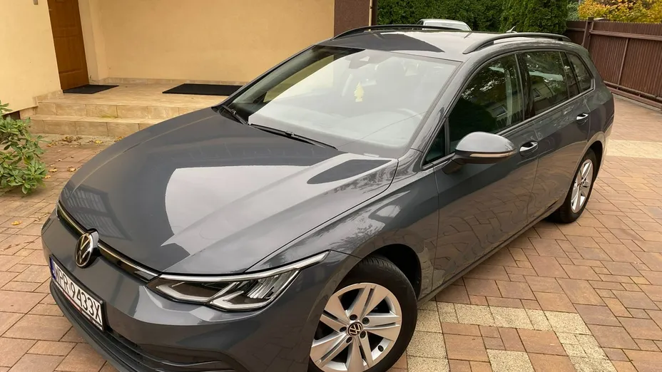 VOLKSWAGEN Golf -