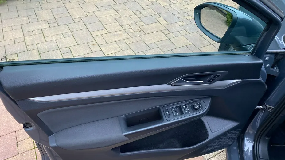 VOLKSWAGEN Golf -