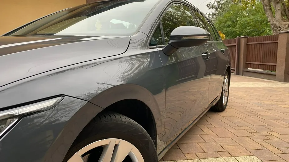 VOLKSWAGEN Golf -